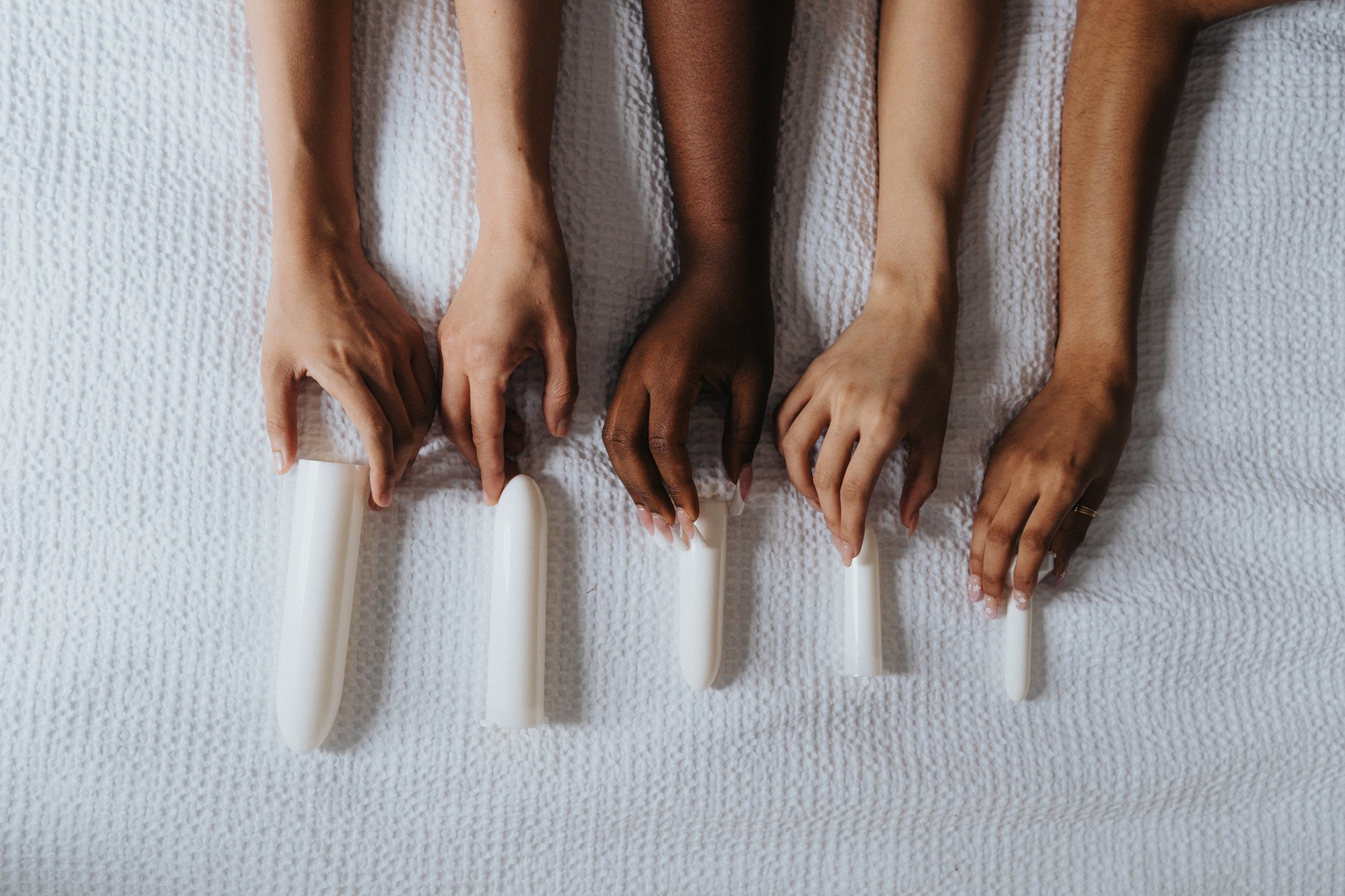 How can vaginal dilators help with pelvic pain?